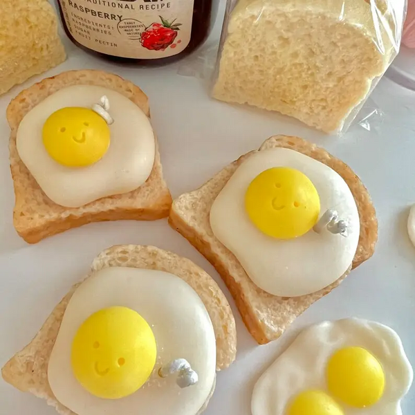 Toast with smiley egg Candle